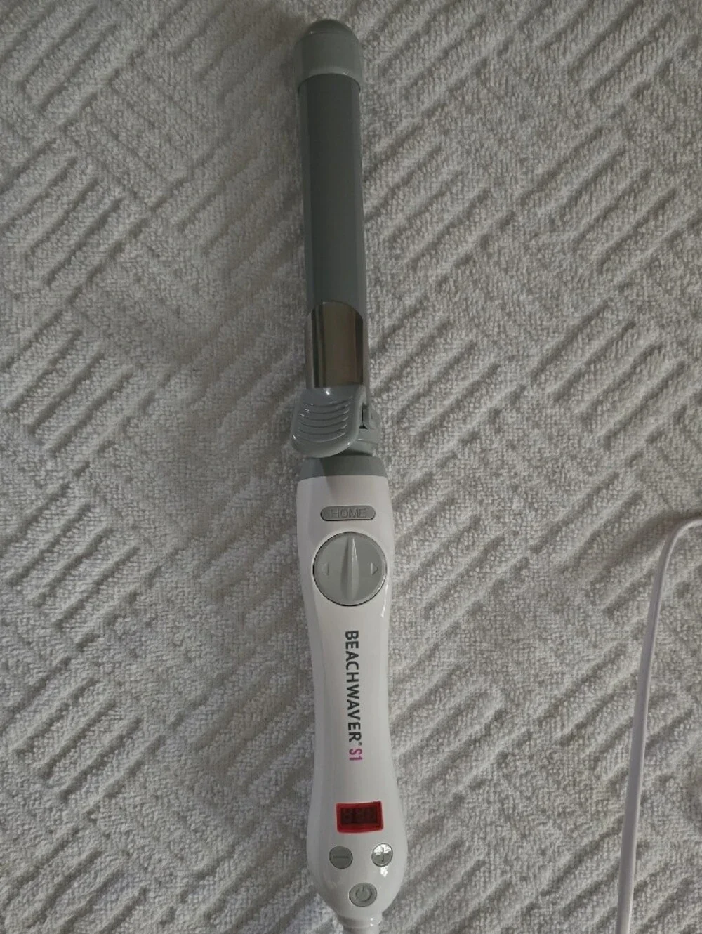 BEACHWAVER S1 Professional Curling Iron in White and Gray